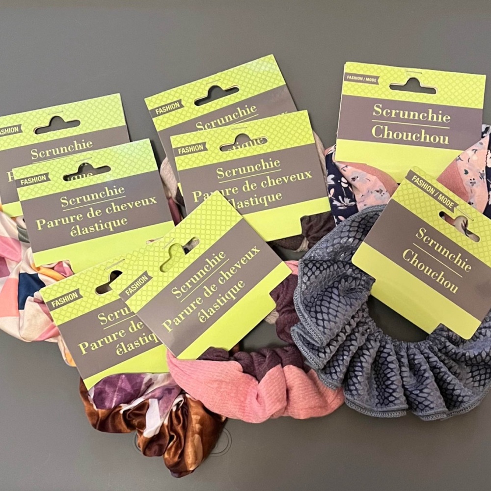 SOLD*LOT OF HAIR SCRUNCHIES
